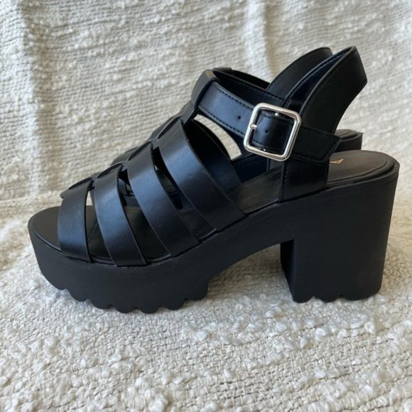 Aldo Shoes - Aldo platform, chunky sandal. NWOT size 9